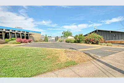 1025 Court Street, Medford, OR 97501 - Photo 7