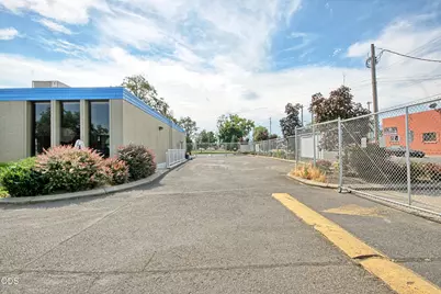 1025 Court Street, Medford, OR 97501 - Photo 13