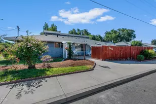 248 SE 10th St, Madras, OR 97741 - Photo 5