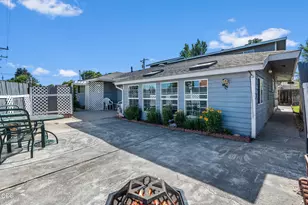 248 SE 10th St, Madras, OR 97741 - Photo 7