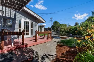 248 SE 10th St, Madras, OR 97741 - Photo 13