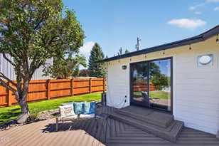 4627 SW Yew Ave, Redmond, OR 97756 - Photo 11