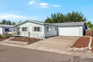 555 Freeman Rd, Central Point, OR 97502 - Photo 3