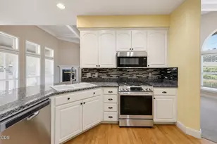 3409 Creek View Dr, Medford, OR 97504 - Photo 9