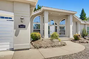 3409 Creek View Dr, Medford, OR 97504 - Photo 3