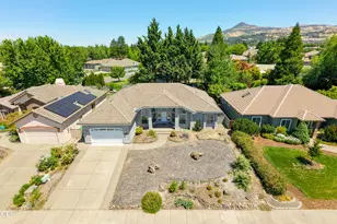 3409 Creek View Dr, Medford, OR 97504 - Photo 31