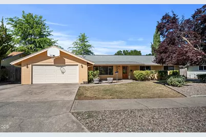 1467 Bluebonnet Avenue, Medford, OR 97504 - Photo 3