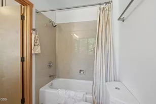 1423 E Main St, Ashland, OR 97520 - Photo 17