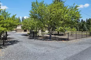 19572 Apache Rd, Bend, OR 97702 - Photo 3