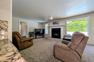 2749 Brookside Dr, Medford, OR 97504 - Photo 5