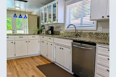 2749 Brookside Drive, Medford, OR 97504 - Photo 3