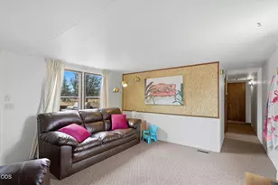 13005 SW Airstrip Ln, Culver, OR 97734 - Photo 11