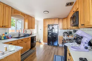 1224 SW Oak St, Grants Pass, OR 97526 - Photo 9