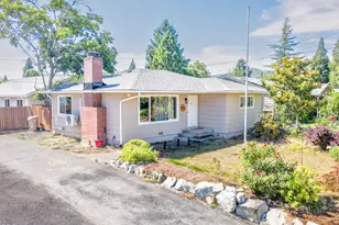 1224 SW Oak St, Grants Pass, OR 97526 - Photo 3