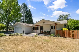 155 Westwood Dr, Grants Pass, OR 97527 - Photo 9