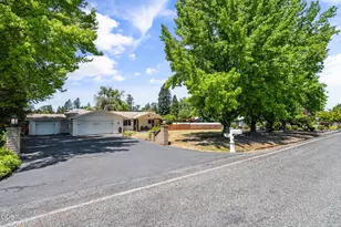 155 Westwood Dr, Grants Pass, OR 97527 - Photo 7
