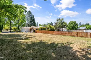 155 Westwood Dr, Grants Pass, OR 97527 - Photo 9