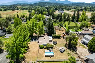 155 Westwood Dr, Grants Pass, OR 97527 - Photo 5