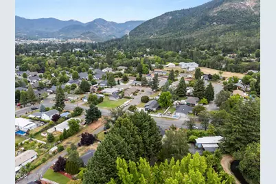 1449 Ben Aire Circle, Grants Pass, OR 97527 - Photo 41