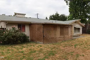 711 SW Rogue River Ave, Grants Pass, OR 97526 - Photo 7