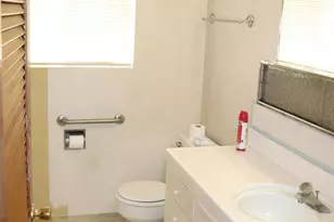 711 SW Rogue River Ave, Grants Pass, OR 97526 - Photo 15