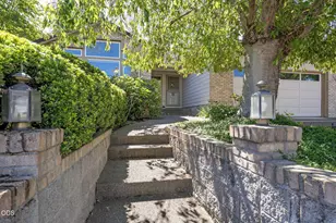 2868 Wilkshire Dr, Medford, OR 97504 - Photo 3