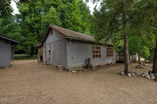 189 Bloom Rd, Wolf Creek, OR 97497 - Photo 3