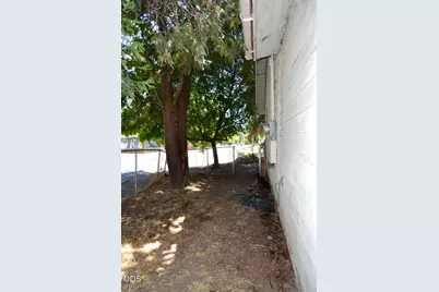 322 SE L Street, Grants Pass, OR 97526 - Photo 17