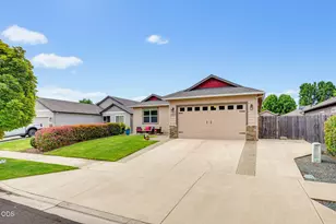 1051 Compton Way, Medford, OR 97501 - Photo 1