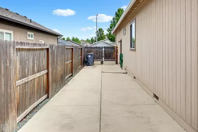 1051 Compton Way, Medford, OR 97501 - Photo 29