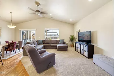 1051 Compton Way, Medford, OR 97501 - Photo 7