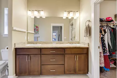 1051 Compton Way, Medford, OR 97501 - Photo 15