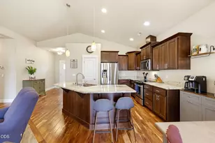 1051 Compton Way, Medford, OR 97501 - Photo 3