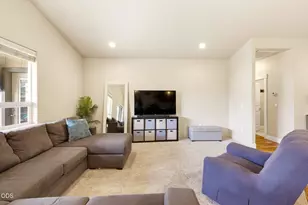 1051 Compton Way, Medford, OR 97501 - Photo 11