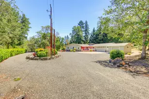 290 Chinook Park Ln, Grants Pass, OR 97527 - Photo 11
