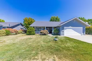 2948 Golden Aspen Dr, Grants Pass, OR 97527 - Photo 9