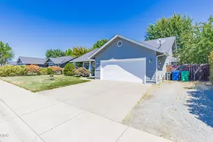 2948 Golden Aspen Dr, Grants Pass, OR 97527 - Photo 19