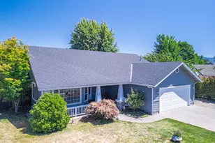 2948 Golden Aspen Dr, Grants Pass, OR 97527 - Photo 13