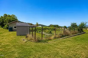 6085 Walden Ln, Talent, OR 97540 - Photo 35