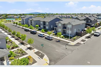 2598 NW Spruce Cone, Redmond, OR 97756 - Photo 3