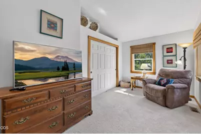 15555 SW Hahlen Avenue, Powell Butte, OR 97753 - Photo 35