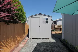 8401 Old Stage Rd, Central Point, OR 97502 - Photo 13