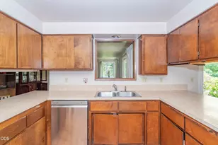 1451 NE Meier Dr, Grants Pass, OR 97526 - Photo 9