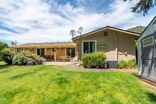 1451 NE Meier Dr, Grants Pass, OR 97526 - Photo 33