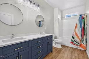 3327 Kingsbury Dr, Medford, OR 97504 - Photo 17