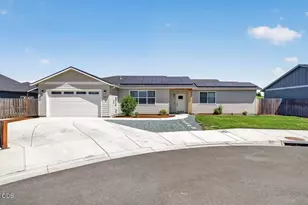 3327 Kingsbury Dr, Medford, OR 97504 - Photo 1