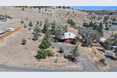 150 NE Cleveland Street, Madras, OR 97741 - Photo 3