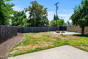520 Grand Ave, Central Point, OR 97502 - Photo 19