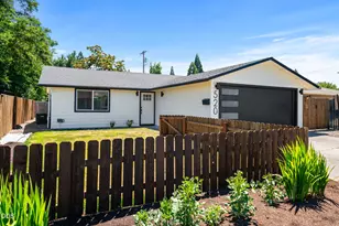 520 Grand Ave, Central Point, OR 97502 - Photo 1