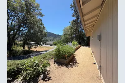703 Brookside Circle, Rogue River, OR 97537 - Photo 9